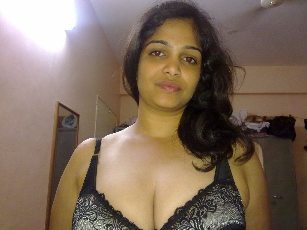 Sexy Indian hot mom enjoying