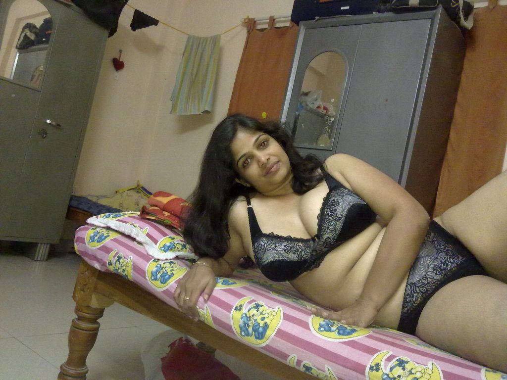 Sexy Indian hot mom enjoying