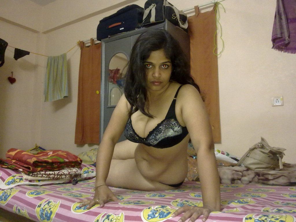 Sexy Indian hot mom enjoying