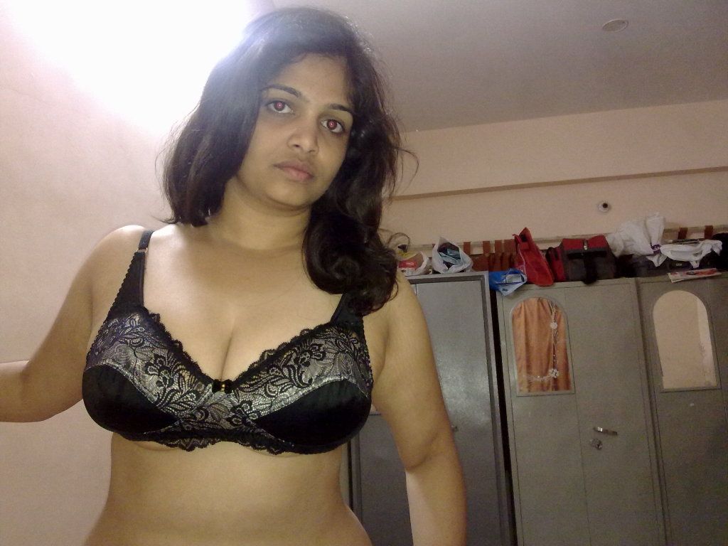 Sexy Indian hot mom enjoying