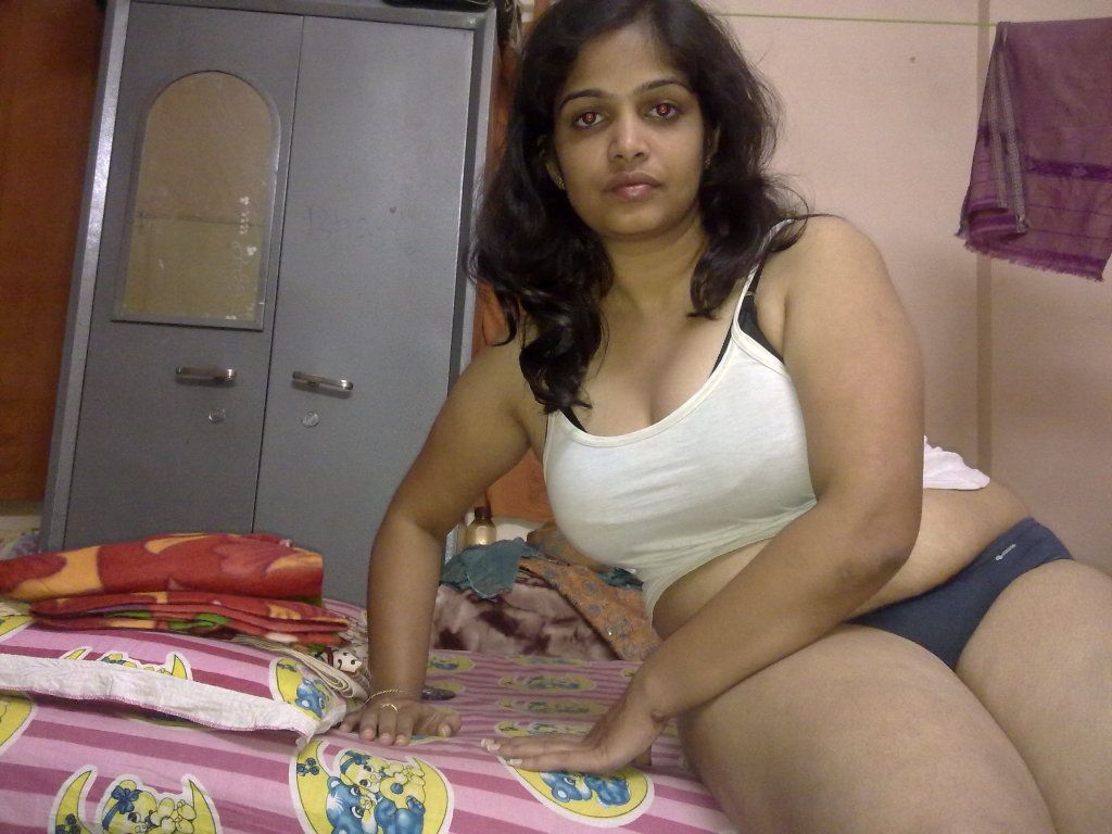 Sexy Indian hot mom enjoying