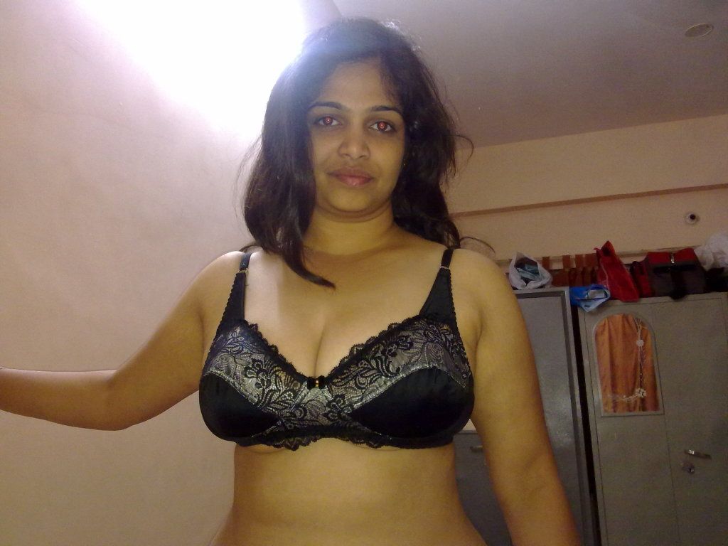 Sexy Indian hot mom enjoying