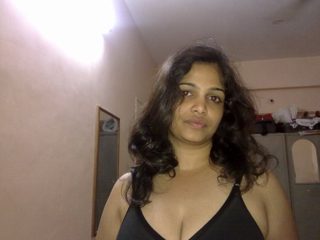Sexy Indian hot mom enjoying
