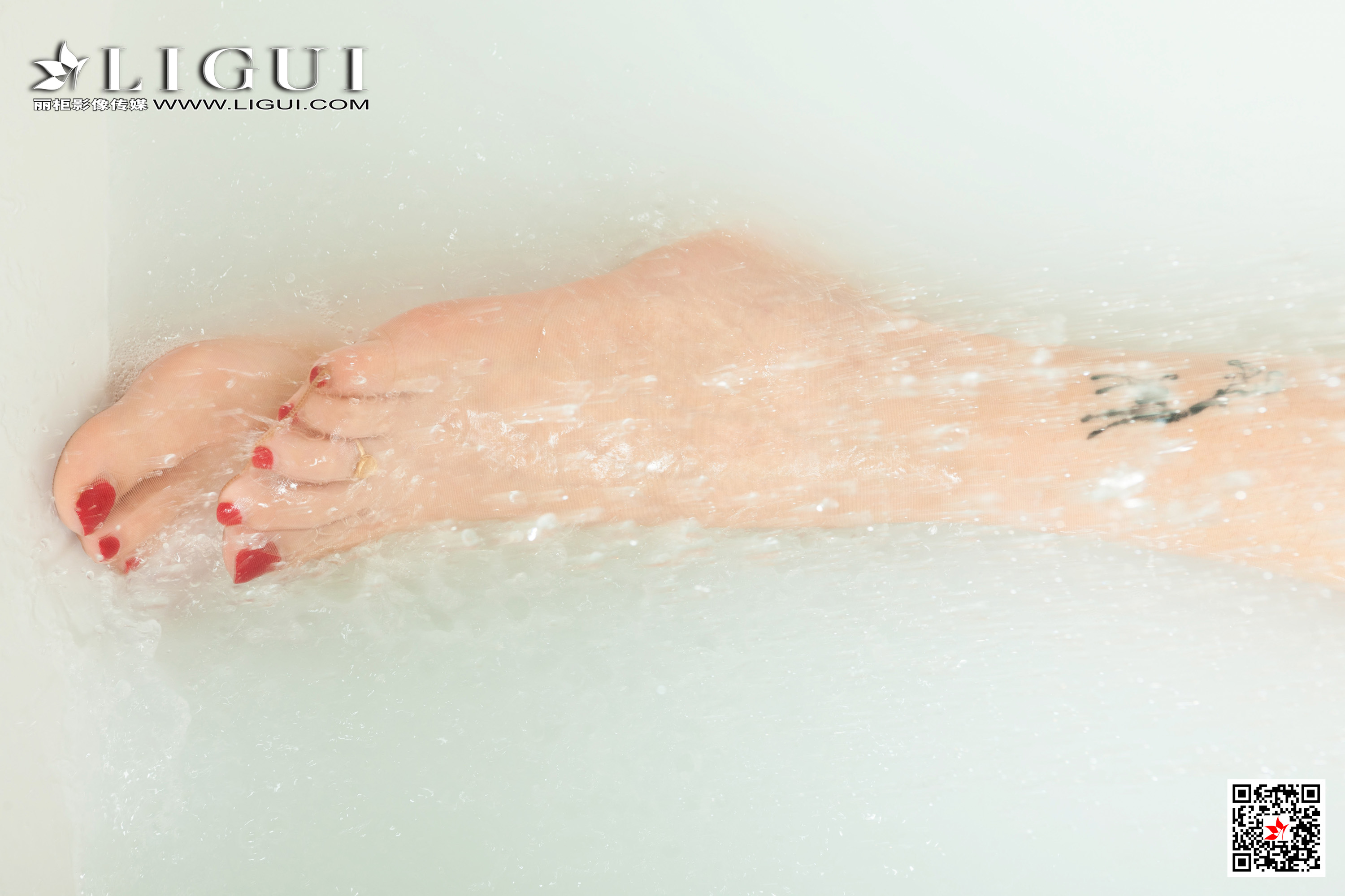 pretty lady dirty feet 195