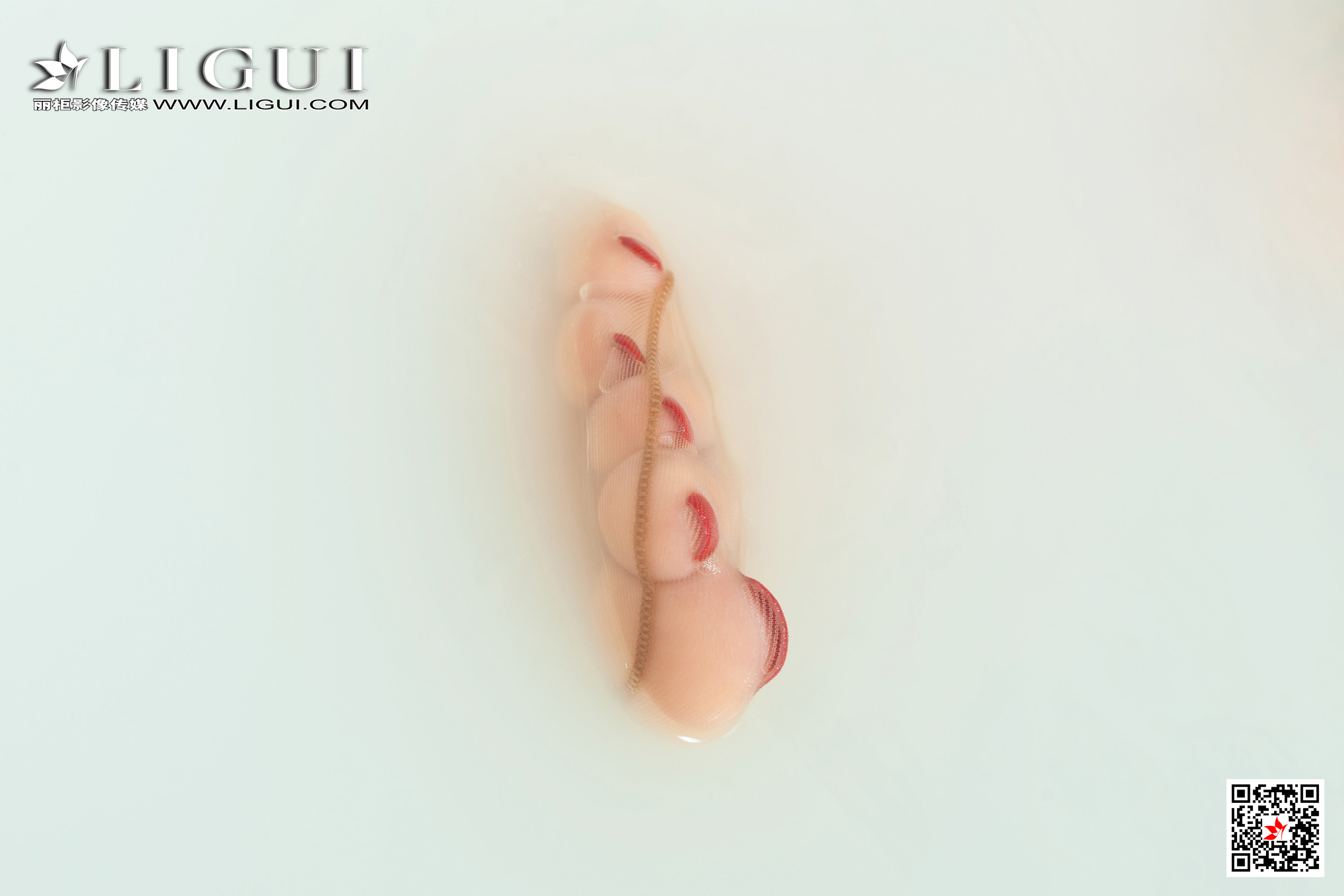 pretty lady dirty feet 195