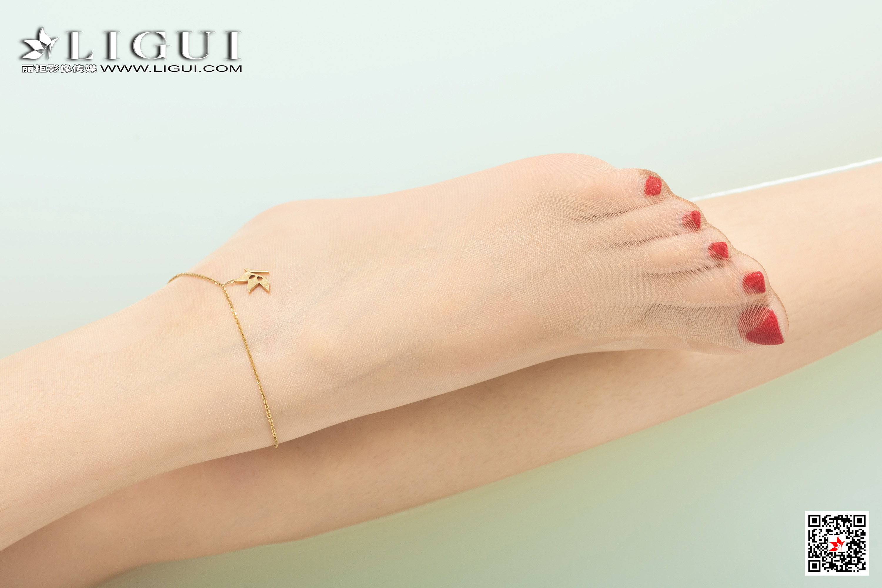 pretty lady dirty feet 195