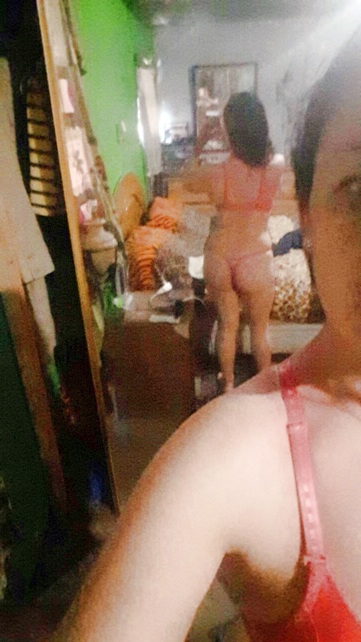 Luciendo tanga de hilo