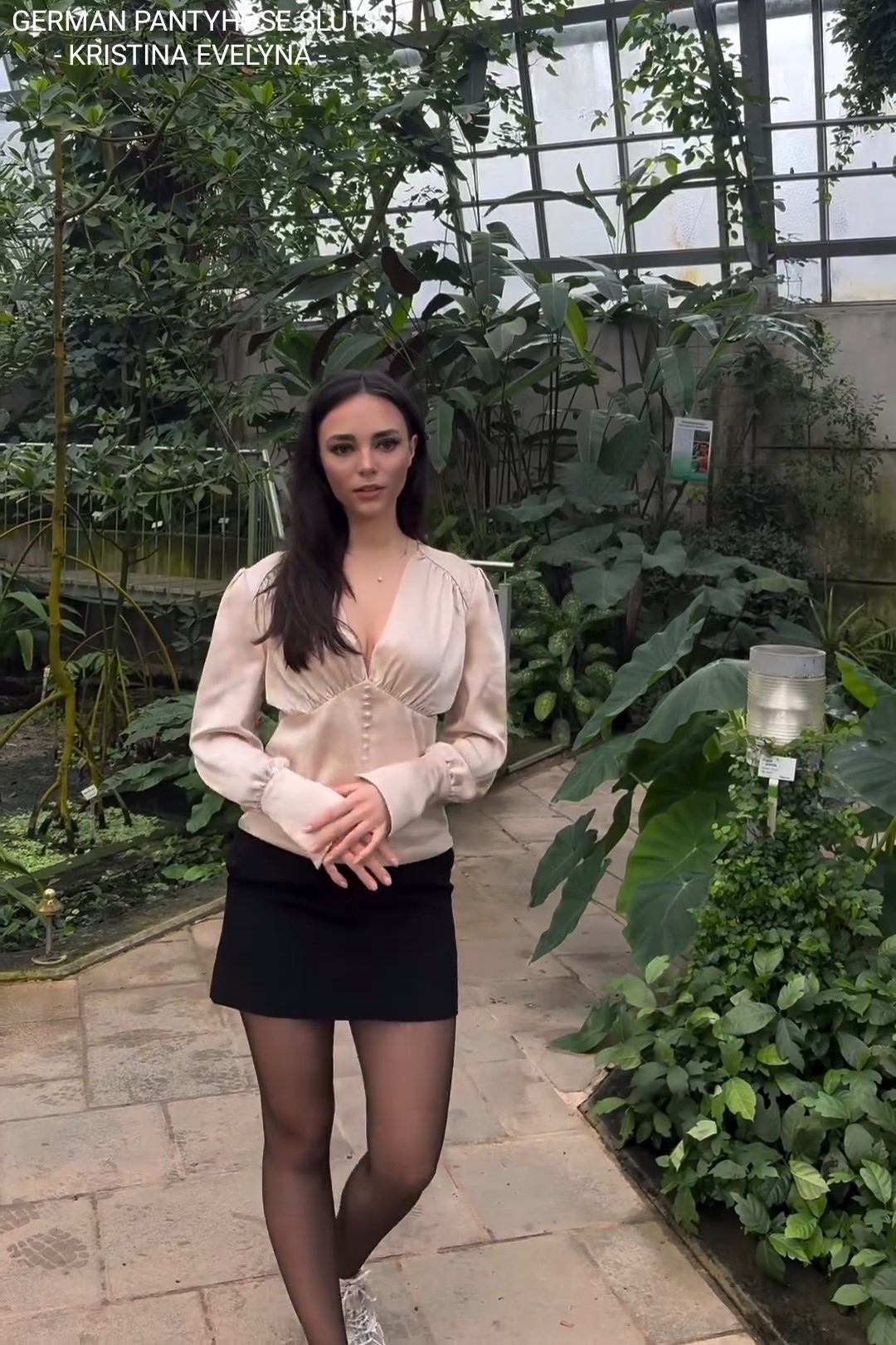 Pantyhose slut Kristina Evelyna