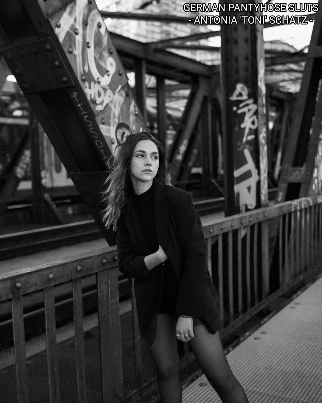 Pantyhose slut Antonia Schatz