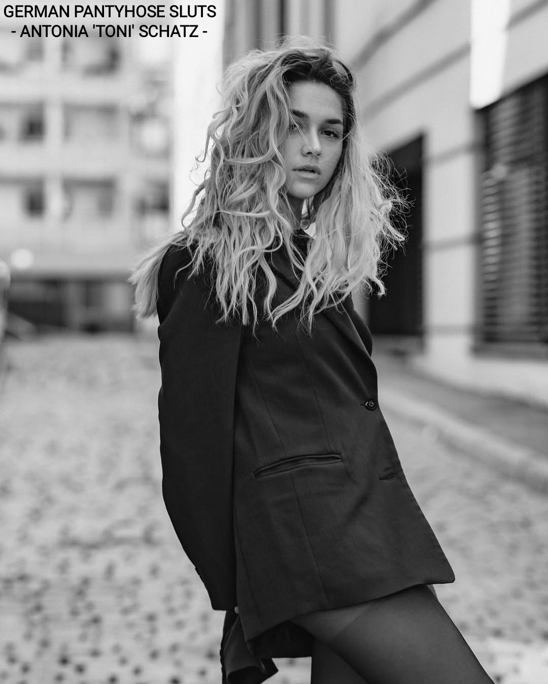 Pantyhose slut Antonia Schatz