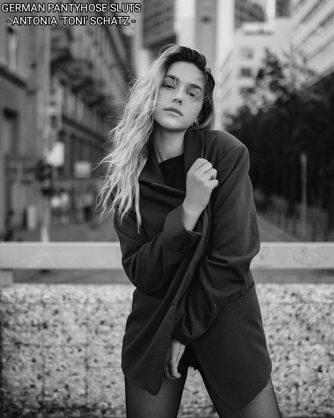 Pantyhose slut Antonia Schatz
