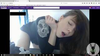 Nerdy Hot Gamer Girl Cums LIVE ON TWITCH