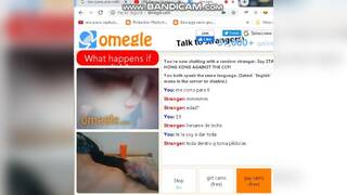 OMEGLE - se mete un consolador