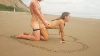 Hot Teen Girlfriend Surprises her Boyfriend with her Wet Pussy on a Public Beach!