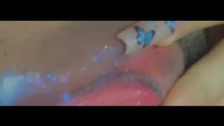 Me Masturbo Con Mi Amiga y Se Viene Como Una Perra