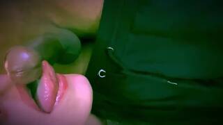 Lèche Ma Bite De Black Pendant que Je Mate Les Infos