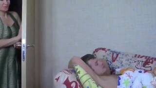 Olgun annesi cocugu tatmin ediyor