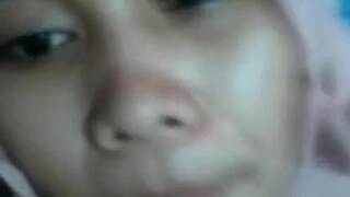 AWEK JILBAB NGOCOK MEMEK MENDESAH