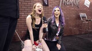 Pornstar Jelena Jensen interviews hot girls on the tremor sex toy at Exxxotica | CAM4 Radio