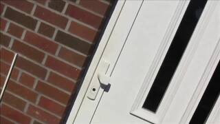 Samira fickt den Zeitungsboy