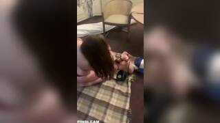 making her friend squirt