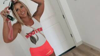 Blonde Hooters Waitress Jessica gets Fucked Raw