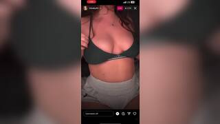 Hot girl flash insta live