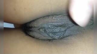 JAMAICAN GAL RUBBING FOR PUSSY