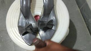 My sexy aunty sendal