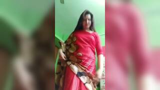 Beautiful mature women showing nude her boyfriend