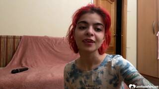 Hot tattooed chick uses her favorite toy