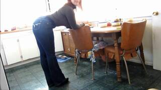 MILF WIDE HIPS ASS THIGHS