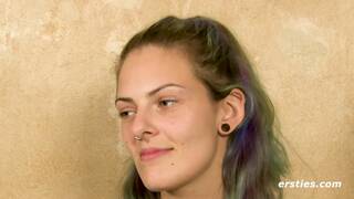 Ersties - Josi genießt es, vor der Kamera mit Dildo und Vibrator zu masturbieren