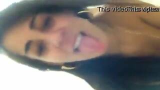 macho-arregacando-o-rabo-da-morena-que-vai-gemendo-com-tesao-no-sexo-online