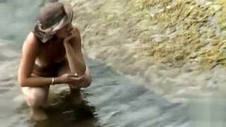 watching my stepdaughter peeing on the beach