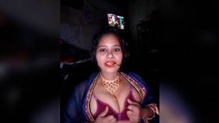 Indian bhabhi showing nacked