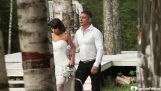 I eat my wife's best friend's pussy