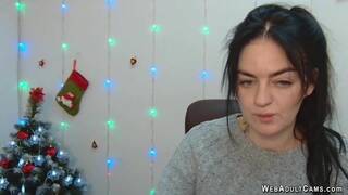 Brunette amateur babe chatting on webcam solo show