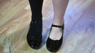 Elizabeth Liones Cums Squirting with Glass Toy ASMR HD