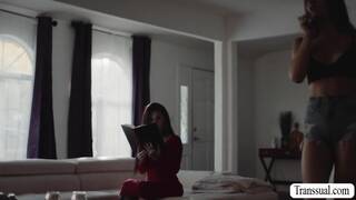 Tranny Jade Venus fucks her MILF stepmom Joanna