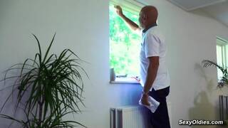 Babe Kittina Ivory seduced and fucked grandpas friend Andrew on the couch