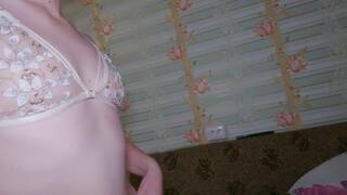 Stiefschwester verführt mich in neuer Unterwäsche zum POV-Blowjob