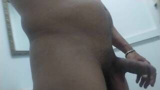 فيديو كول مصري يضرب عشره في الحمام