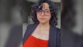 Random Girl showing body on VC