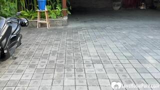 Picking up a hottie from the station