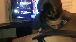 FORTNITE PLAYER GETS BLOWJOB FROM HOT BRUNETTE IN BDSM SESSION