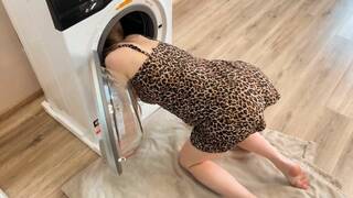 Fucking My Big-Ass Stepmom Stuck in the Washing Machine