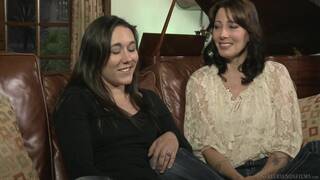 Sinn Sage & Zoey Holloway