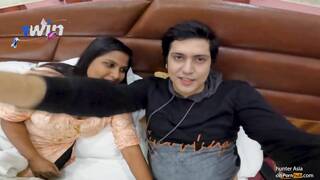 mummy Bhabhi ji ki Chut ki Pyaas Bhujha di Hotel Mein - XXX!