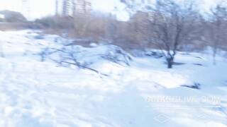 Teen Schoolgirl Gives Risky Public Blowjob in the Park